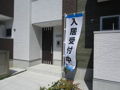 建物前のスペースに自転車・バイクが駐輪可能です。