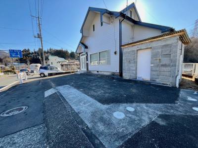 駐車場。4台駐車可能（車種による）