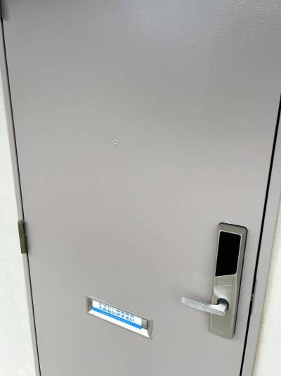 玄関ドアのカギは暗証番号式♪セキュリティもばっちり♪