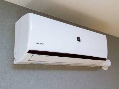 最近の夏には必須のエアコンを設置しています