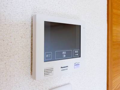 カラーＴＶモニターで来客を確認できます