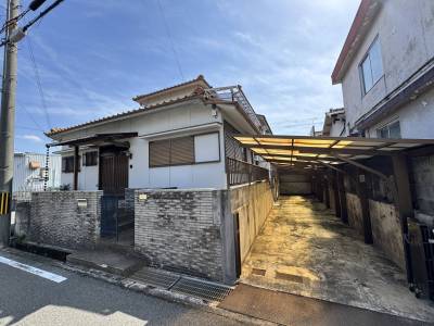 愛車が最大3台並べるガレージ付き。ゆとりある住まい。