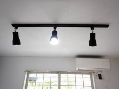 パレット西生田B　101
ライティングレール設置。
