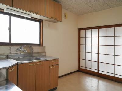 室内に洗濯機が置けます。