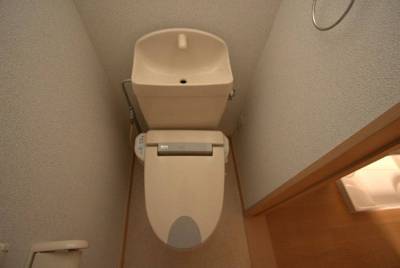 トイレ　温水洗浄便座付き
