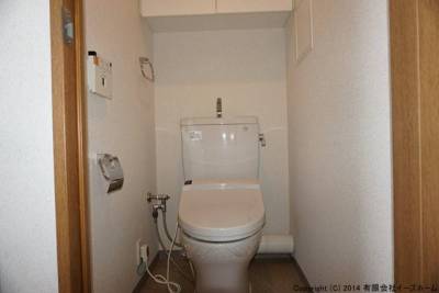 温水洗浄便座付きトイレです