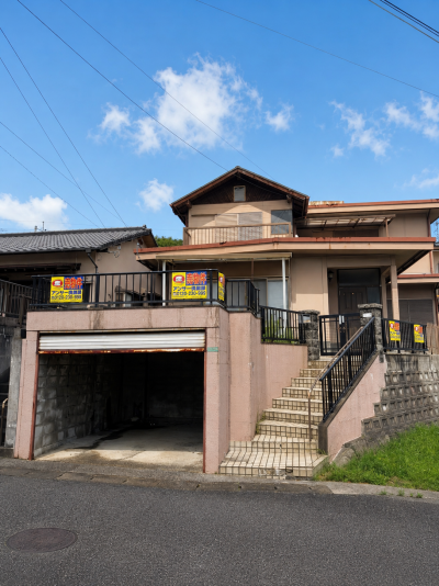 屋根付き車庫あり・ゆとりある戸建て外観