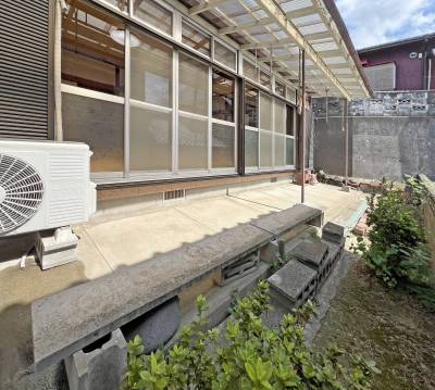 中庭は通りに面していないので洗濯物干しも安心