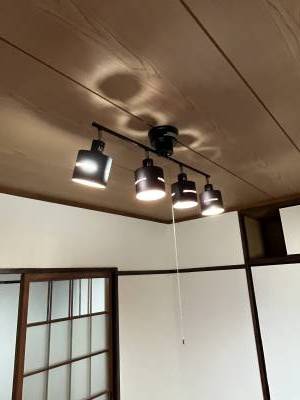 照明も付いていてすぐに住めます。