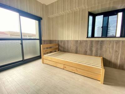 居室の南西側を見ています。