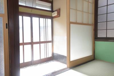 開放的な玄関でお出迎え♪