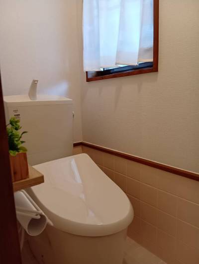 トイレ新装です！！ペーパーホルダーもおしゃれ♪
