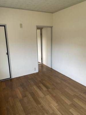 手前6畳部屋
和室&rarr;フローリングへリフォーム済み