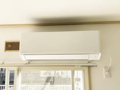 新しいエアコンも設置しました。