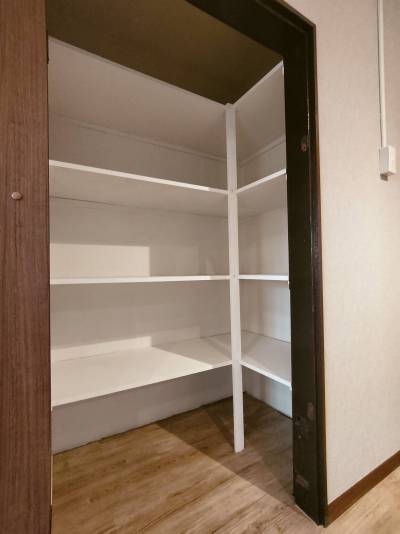 ウォークインの食糧庫