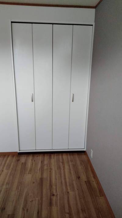 逆光で暗いですが、南向きのお部屋です。