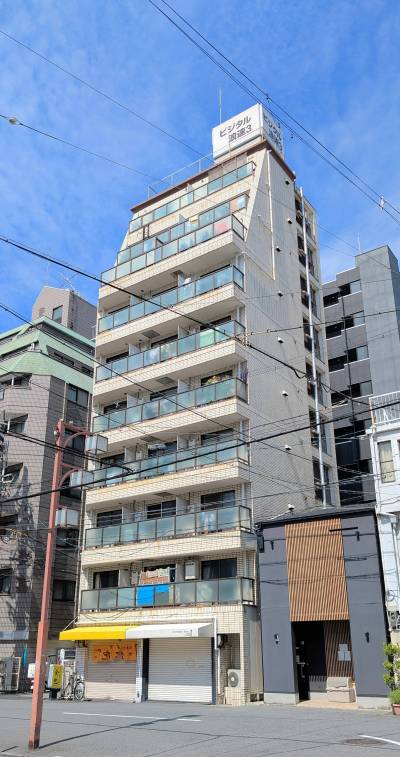 新世界側から
１Fはバーです。