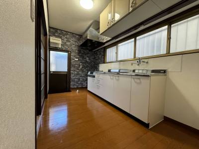 新品のキッチン。