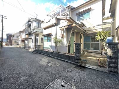 駅近なのに閑静な住宅街なので住みやすい環境です♪