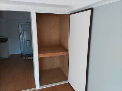 ６帖の収納も普通ですね。