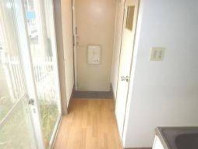 廊下にも窓があります。