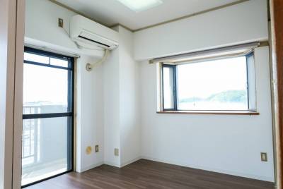 バルコニー側の洋室。キッチンや和室と繋げて使えます
