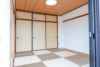 モダンな和室。畳ではないので、使いやすいです