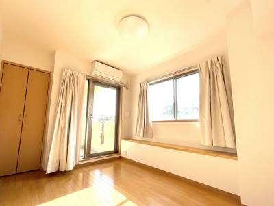 居室
日当たり良好☀️
カーテン備え付