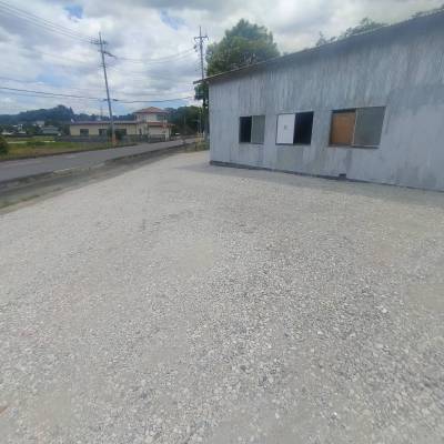 県道に面した土地