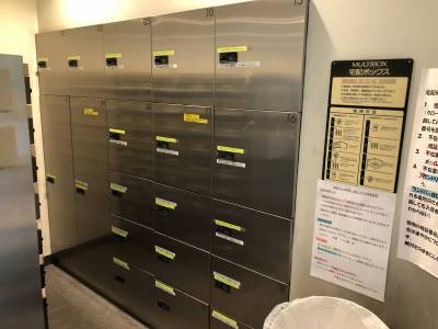 【宅配ロッカー、メール室】
一人暮らしに嬉しい宅配ボックス