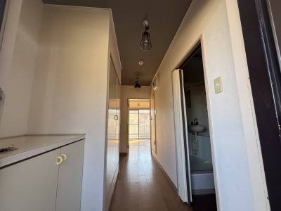 オシャレなアンティーク照明　天井はグレーのアクセント