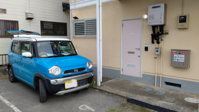 駐車１台有(7番二千円増)。宅配ボックスで留守中受取り可。