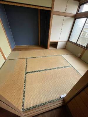 図面右上6畳和室。壁クロス、襖張り替え！