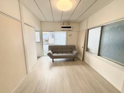 食後にソファでくつろぎタイム。動画も楽しめますね♪