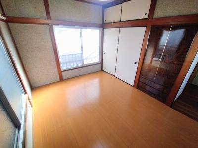 ２階の居室　収納スペース十分です。