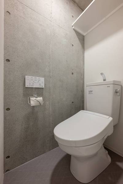 トイレは清潔感抜群の洗浄便座です。