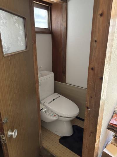 トイレは温水便座となります