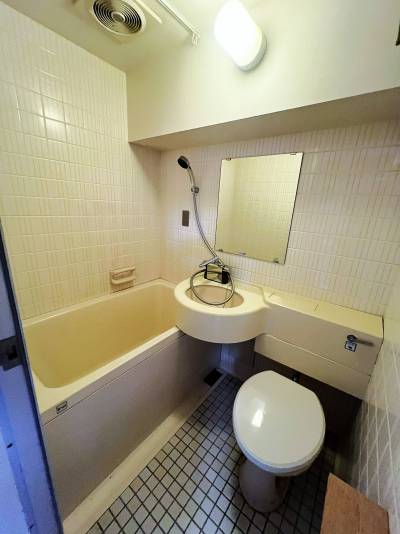 スマホ台付のトイレットペーパーホルダです。