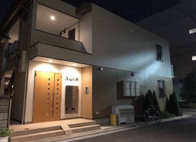夜も明るいエントランス