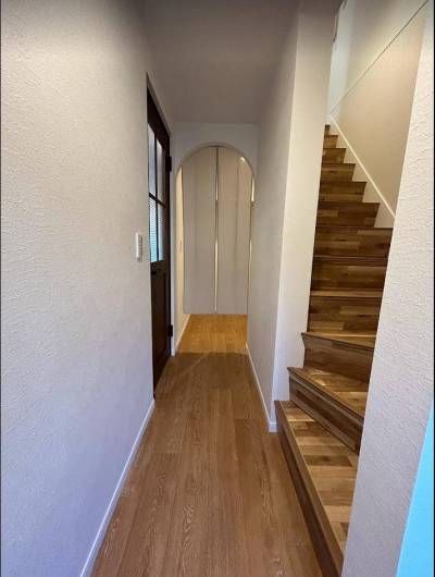 １階廊下の奥にウォークインクローゼットがあります