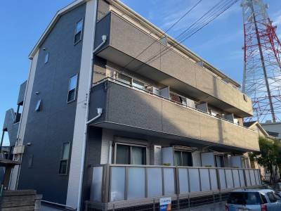 落ち着いた住宅街にある
築浅のキレイな建物です。
