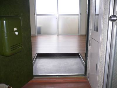 玄関土間です。全て張り替えたばかりです