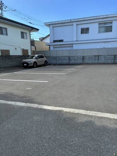 駐車場。前川ビル横