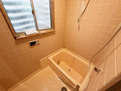 浴室（窓枠塗装・コーキング打変え等を3/12迄に実施予定）