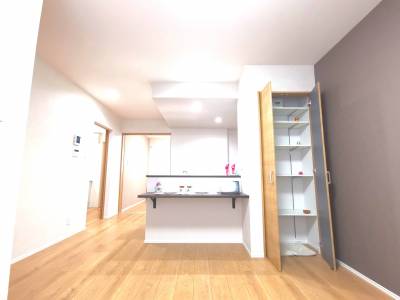 パントリー &amp; カウンターテーブルもあります♪