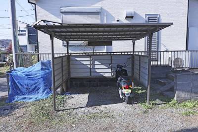 屋根付きバイク置き場　もちろん無料^_^