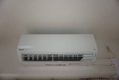 洋室にはエアコンが付いてます。