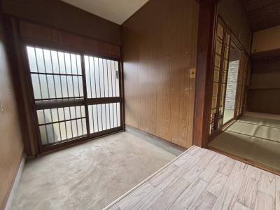 広い玄関です。小上がりがあって、入りやすいです。