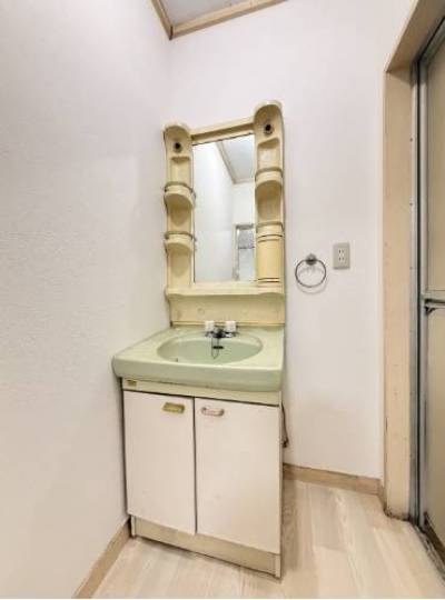 洗面台は独立型☆