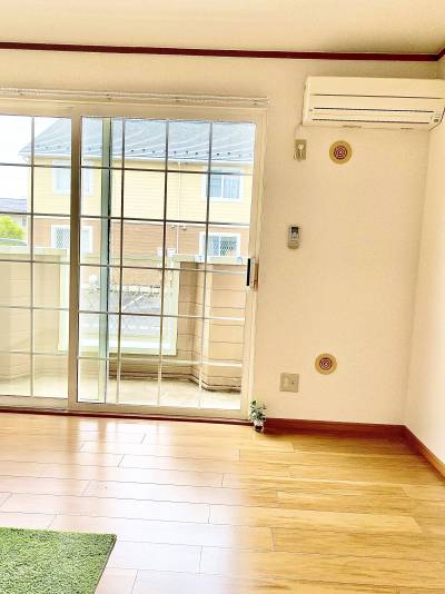 明るい南向き、広々6帖フローリングスペース♪